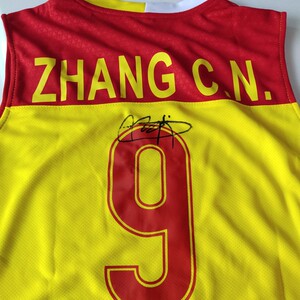 中国女排队员张常宁亲笔签名球衣 郎平朱婷惠若琪签名排球