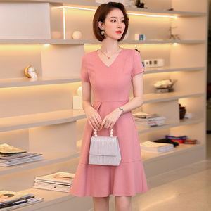气质鱼尾连衣裙女夏季短袖韩版修身显瘦v领通勤时尚高端粉色裙子