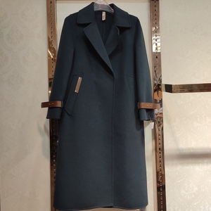 伊百丽女装西装