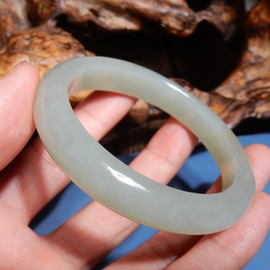 方言和田玉新疆玉龙河收藏级特惠精品挂金皮白玉籽料女士手镯w