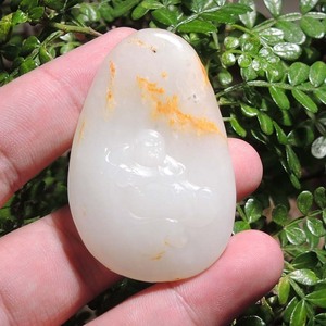 玉雕大师苏杰作品收藏级别黄沁皮老熟俄籽料羊脂豪华玉观音吊坠r