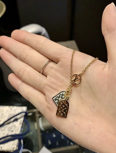 正品代购lv路易威登女士anogramn双牌金银色吊坠 新款项链情侣礼