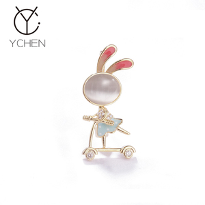 日系可爱滑板车小兔子胸针女学生外套别针装饰个性兔年儿童节礼物