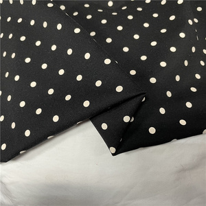 白点黑连衣裙子
