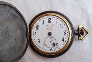 收藏古董钟表： 五十年代的 瑞士 CYMA—播威 乌铁壳 超薄型 怀表