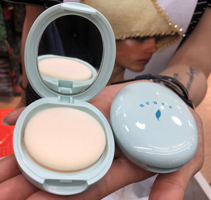 香港代购 资生堂neuve惹我清爽吸收蜜粉散粉饼控油不堵塞毛孔3.5g