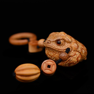 精选张念超本工小鹰眼金蟾掌中宝竹根雕鹰嘴蟾手把件竹雕三足金蟾