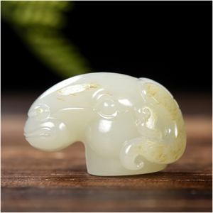 玉石缘【洋洋如意21g】新疆和田黄皮白玉籽料苏工生肖羊男女挂件