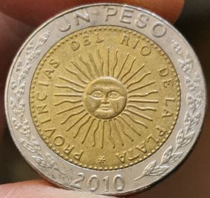 m20--2010年阿根廷1比索双色币--太阳神