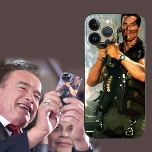趣味创意恶搞笑兰博施瓦辛格扛炮筒镜头眼适用于iPhone15 ProMax/14 plus苹果13Pro手机壳12/11防摔保护壳套
