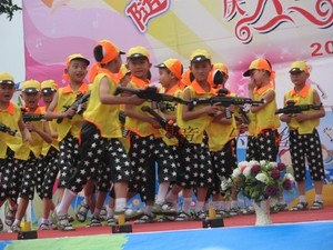 六一儿童表演服幼儿园舞蹈服小男孩儿童演出服幼儿团体演出服装
