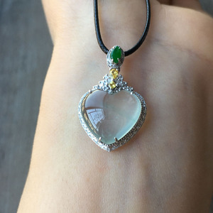 【现货】18k金镶嵌高冰起光心形翡翠吊坠冰种起光锁骨链女款
