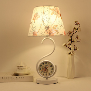 台灯带钟表创意