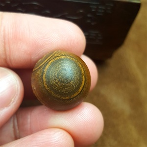 四子王旗天然亚光蒙天珠圆珠1.8多宝手串九眼页岩天珠配珠y601