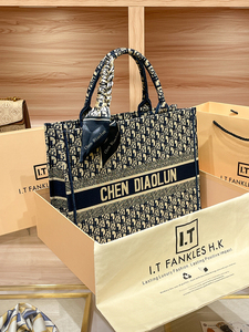 香港代购手提托特包包女士2024新款夏天高级质感大容量通勤大包包