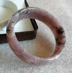 时尚饰品新疆丁香紫玉手镯颜色独特漂亮材质细腻温润值得拥有超赞