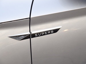 适用于斯柯达全新速派叶子板标 翼子板标贴 SUPERB标 刀锋标字牌