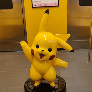 卡通人物皮卡丘大型户外玻璃钢雕塑幼儿园宠物店商场门口装饰摆件