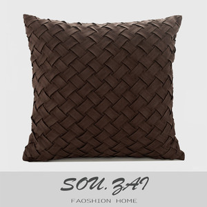 现代简约 样板房软装抱枕沙发靠垫 深咖啡色皮绒手工编织方枕