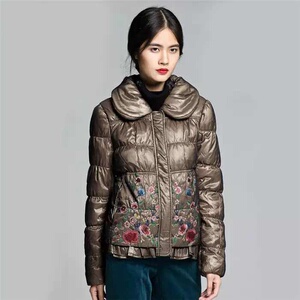 全新渔牌f13d5009黄昏约 无帽短款刺绣羽绒服 吊牌价1798元
