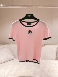 chanel/香奈儿22春夏新款撞色边饰logo刺绣圆领短袖休闲针织衫女