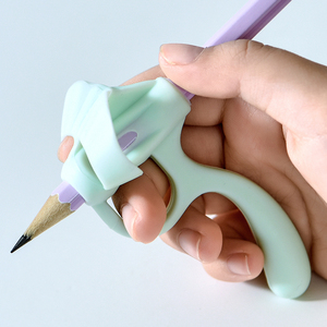 六品堂硅胶握笔器幼儿园矫正器握笔姿势学写字小学生初学者铅笔笔套控