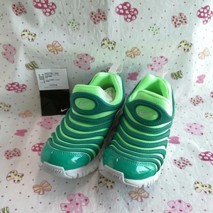 【现货】日本海淘耐克NikeDynamoFree毛毛虫童鞋大童308绿条 18cm