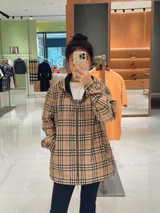 Burberry/巴宝莉 经典卡其色格子条纹双面穿连帽风衣夹克男外套女