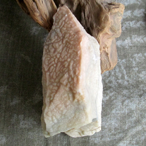 天然奇石新疆玉石籽料原石奇石 金丝玉地表水墨青花 皱纹泥玉把件