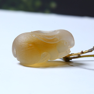 阿拉善玛瑙糖心小白兔吊坠手工雕刻萌萌兔挂件宝宝生肖兔