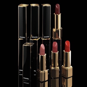 现货 chanel香奈儿2020圣诞限定口红唇膏117玫瑰红棕滋润带细闪
