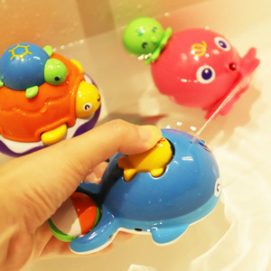 Toyroyal日本皇室玩具宝宝洗澡玩具男女孩戏水漂浮喷水海狮鲸鱼