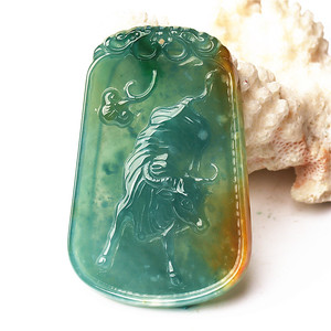 天然翡翠a货冰种蓝水牛牌吊坠牛气冲天扭转乾坤玉石挂件生肖牛