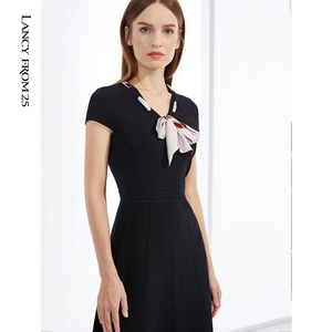 朗姿裙子女夏装新款小香风修身小个子V领黑色半袖针织连衣裙