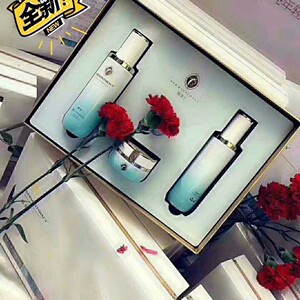 蝶姿兰莹润精华三件套盒精华水乳霜为肌肤注入活力保湿收缩毛孔