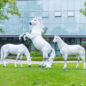 园林景观仿真玻璃钢骏马雕塑户外小区草坪动物模型摆件马场装饰品
