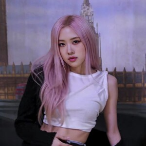 blackpink朴彩英rose同款黑色挂肩短款上衣打歌服lovesick girls