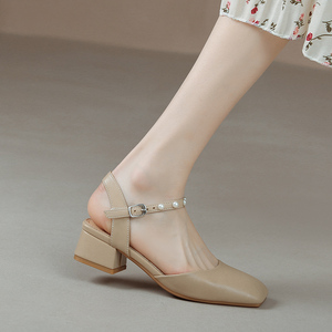 漫步佳人包头凉鞋女夏2022新款珍珠时装配裙子粗跟一字扣带低跟玛