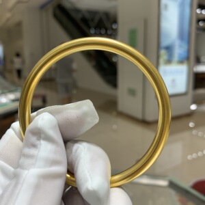 水贝珠宝定制古法传承黄金 足金999金宽圆棍光圈手镯 素圈金镯子