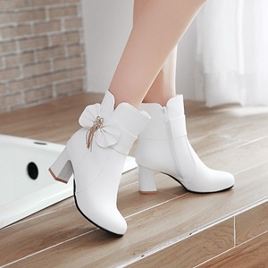 32-44韩版白色跳舞女靴春秋冬季短靴马丁靴英伦风粗跟中跟大码女