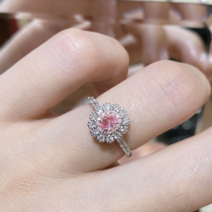 樱花粉色钻石钻戒18k金 天然粉色钻石
