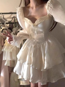 法式白色长袖连衣裙女早春季高级感气质仙女蓬蓬裙收腰小个子短裙