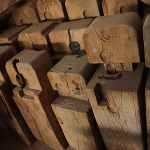 立柱实木风化老门墩客厅屏风玄关方木方柱隔断旧木柱装饰防腐摆件