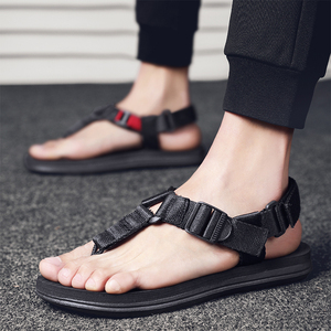 男生夹脚凉鞋