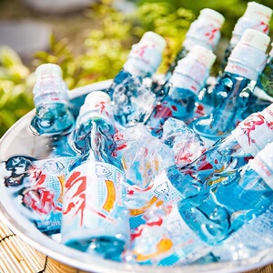 碳酸网红弹珠hata波子汽水饮料抖音同款少女心玻璃瓶草莓味整箱