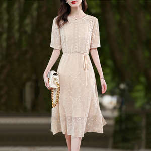 真丝绣花连衣裙女夏季2022新款系带收腰显瘦桑蚕丝碎花中长款裙子