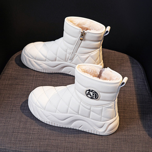 白色真皮雪地靴女款2023新款冬季加绒加厚棉鞋平底防滑大棉短靴子