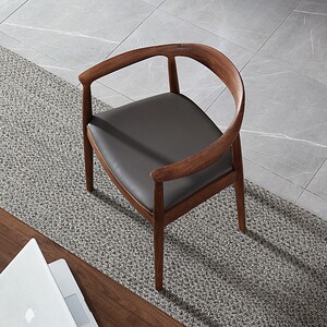 00水天一色旗舰店天猫北欧肯尼迪总统椅家用实木真皮轻奢新中式椅子