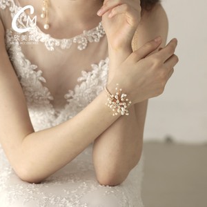 O582欧式合金色珍珠结婚纱礼服配饰品 婚礼旅拍外景新娘手链腕饰