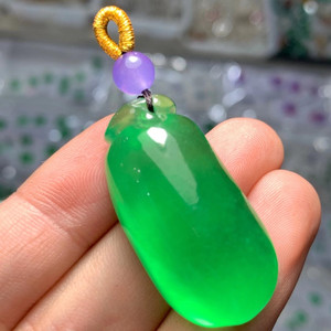拍卖缅甸老坑天然翡翠冰种满色帝王绿茄子挂件辣绿玉石吊坠玉坠子